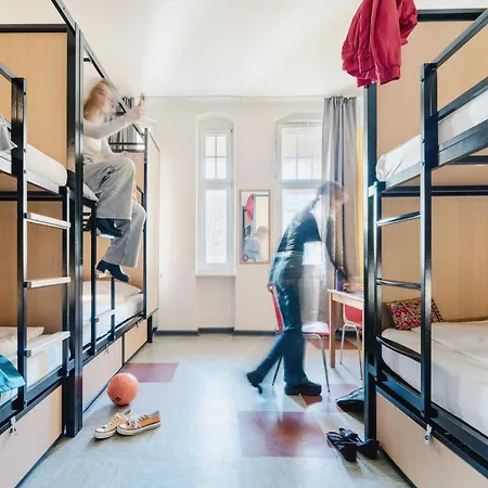 Three Little Pigs Hostel - Your Berlin Castle-3